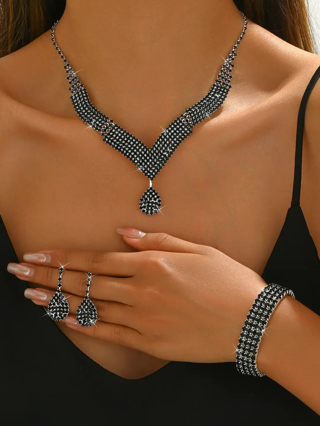 Modern Teardrop Jewelry Set for Pakistani Women